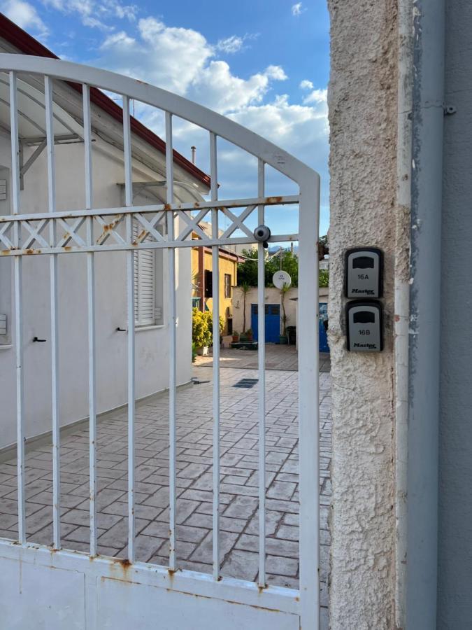 Cosy Guesthouse-Souterrain With Garden In City Center Corinth Zewnętrze zdjęcie
