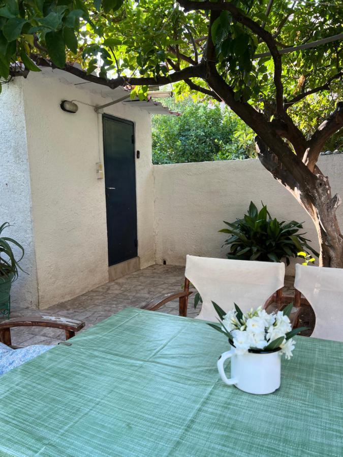 Cosy Guesthouse-Souterrain With Garden In City Center Corinth Zewnętrze zdjęcie