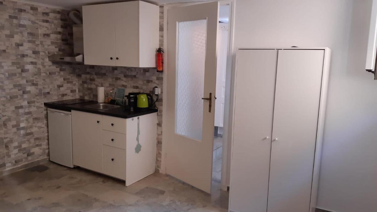 Cosy Guesthouse-Souterrain With Garden In City Center Corinth Zewnętrze zdjęcie