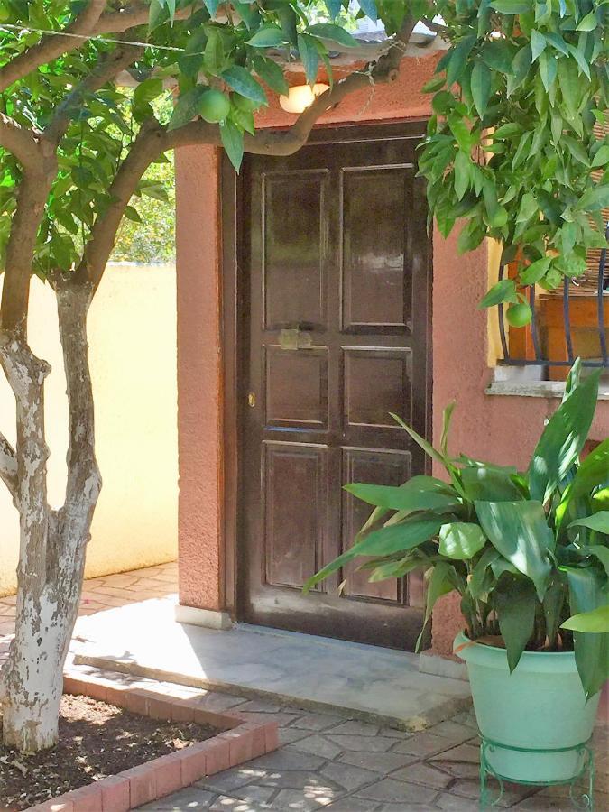 Cosy Guesthouse-Souterrain With Garden In City Center Corinth Zewnętrze zdjęcie